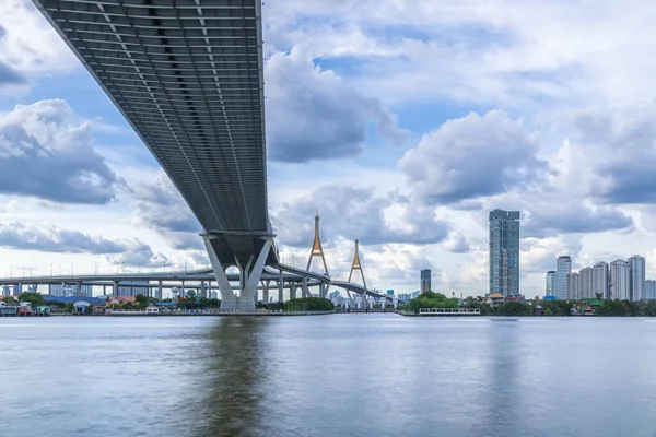 Gran Puente Colgante Sobre Río Chao Phraya — Foto de Stock