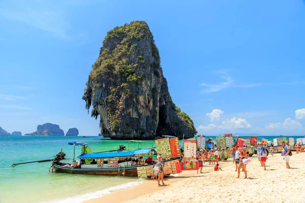 Krabi Thailand Februar 2020 Schwimmendes Lebensmittelgeschäft Auf Long Tail Boot — Stockfoto