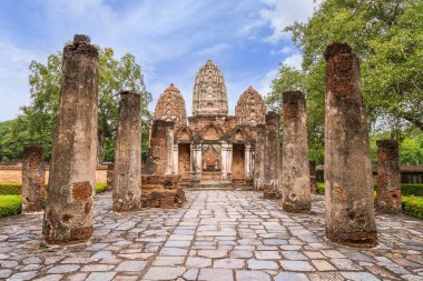 Wat Sri Sawai, Sukhothai Tarih Parkı, Tayland, UNESCO Dünya Mirası sahasında üç en iyi tapınağa sahip antik tapınak..