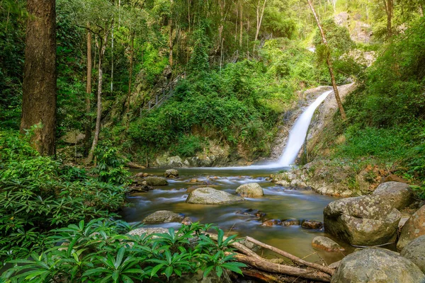 チャオソン国立公園 ランパン タイの熱帯林の美しい滝 — ストック写真