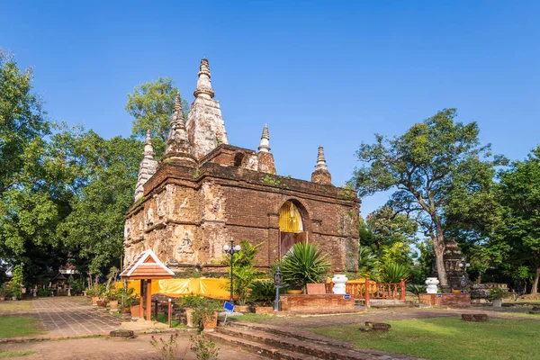 泰国清迈 Wat Chet Yot或Photharam Maha Wihan寺 古代独特的七顶塔或佛塔作为中心避难所 — 图库照片