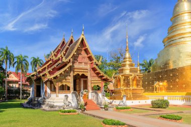Wat Phra Singh Woramahawihan 'daki tapınak ve pagoda, Tayland' ın Chiang Mai şehrindeki ünlü seyahat merkezi.