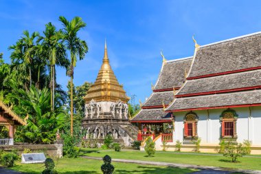 Tayland 'ın kuzeyinde, Chiang Mai' deki Wat Chiang Man 'de antik şapel ve altın tapınak.