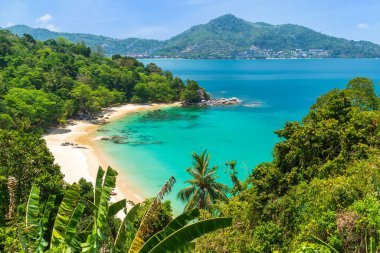 Laem Sing Viewpoint ve kristal berrak turkuaz mavi su, Phuket, Tayland