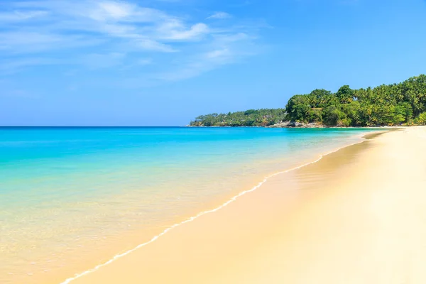 Praia Surin Com Água Cristalina Onda Famoso Destino Turístico Phuket — Fotografia de Stock