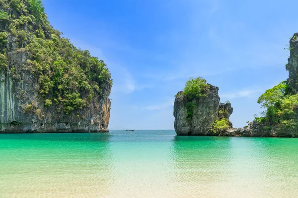 Ilha Hong Praia Exótica Com Penhasco Montanha Com Água Cristalina — Fotografia de Stock