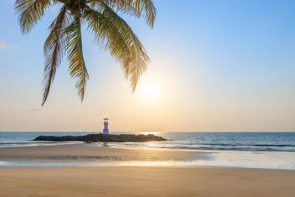 Khao Lak Strand Och Ljus Fyr Eller Fyr För Navigering — Stockfoto