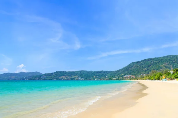 Patong Beach Con Aguas Cristalinas Olas Destino Turístico Más Famoso — Foto de Stock