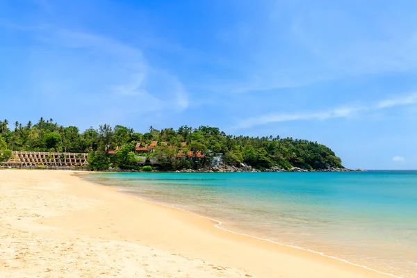 Playa Karon Con Aguas Cristalinas Olas Famoso Destino Turístico Zona —  Fotos de Stock