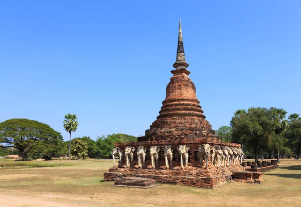 Wat sorasak, shukhothai historyczny park, Tajlandia — Zdjęcie stockowe