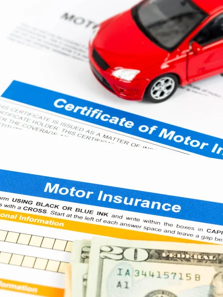 Заявление на страхование автомобиля или автомобиля с моделью автомобиля, и доллар ба — стоковое фото