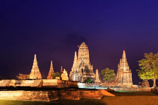 Wat Chaiwatthanaram at twilight, Ayutthaya, Thailand — Stock Photo, Image