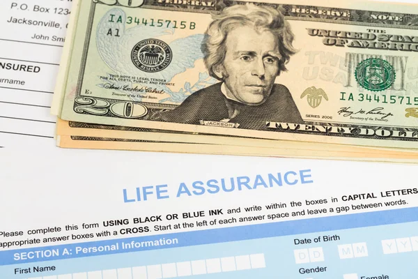 Formulario de solicitud de seguro de vida con concepto de billete de vida p — Foto de Stock