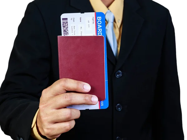 İşadamı holding pasaport ve yatılı kavramı iş geçmek — Stok fotoğraf
