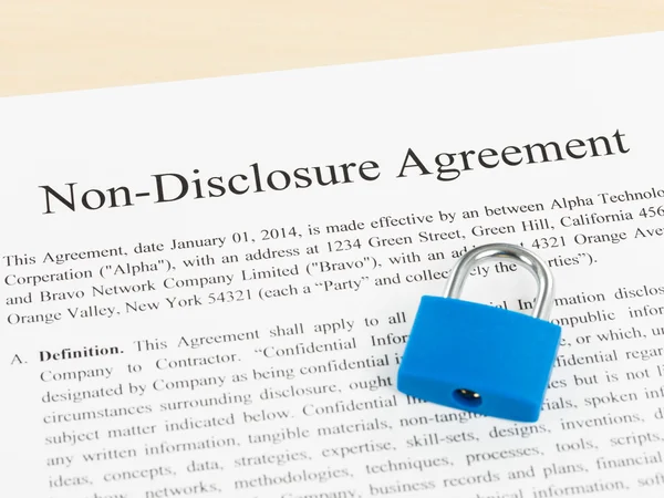Non disclosure agreement document with padlock — Stock Photo, Image