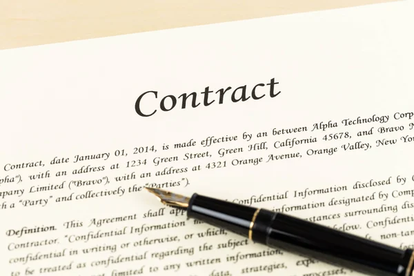 Business contract document on cream color paper with pen — Stock Photo, Image