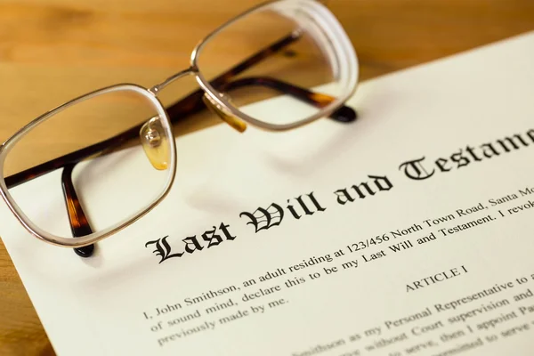 Last will and testament on cream color paper with glasses — Stock Photo, Image