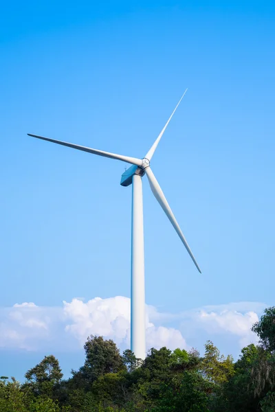 Turbina eólica uma fonte de energia verde — Fotografia de Stock