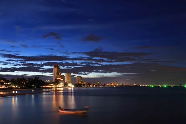 在黄昏时分的华欣海滩 — 图库照片