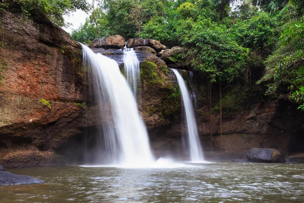 Haew suwat waterfall, khao yai kansallispuisto, Thaimaa — kuvapankkivalokuva