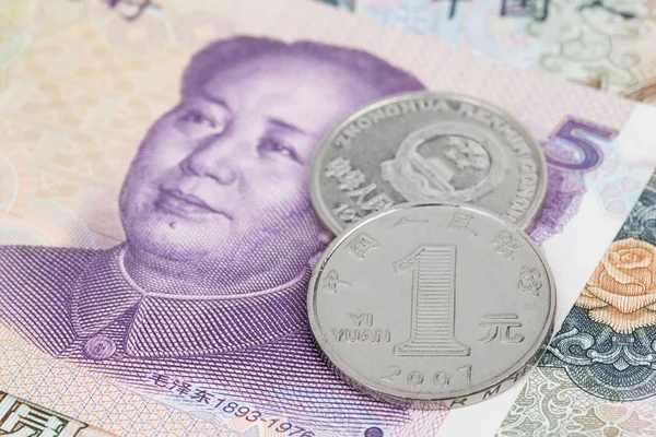 中国のお金の人民元紙幣とコインのクローズ アップ — ストック写真