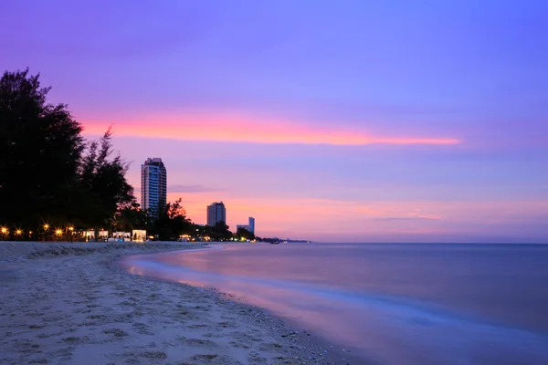 Cha-am beach på twilight nära Hua Hin — Stockfoto