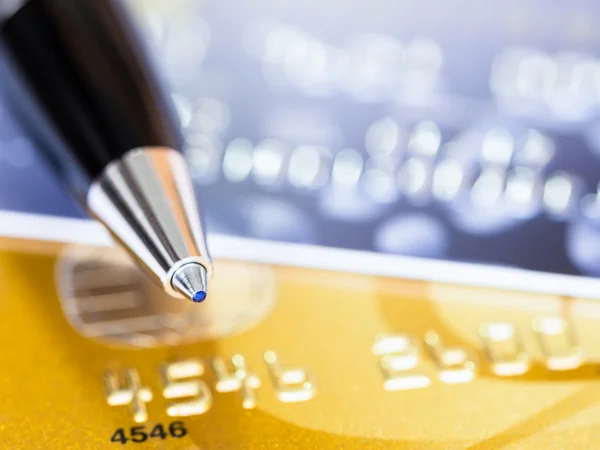 A pen on credit cards — Stock Photo, Image