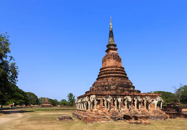 Wat sorasak, shukhothai historyczny park, Tajlandia — Zdjęcie stockowe