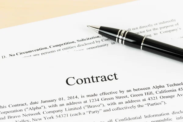 Business contract document with pen close-up — Stock Photo, Image