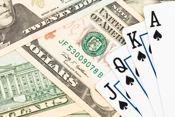 Royal flush poker spelkort på dollar sedel — Stockfoto