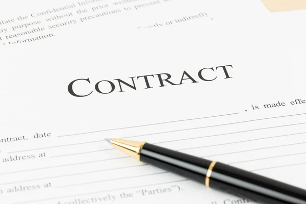 Business contract document with pen — Stock Photo, Image