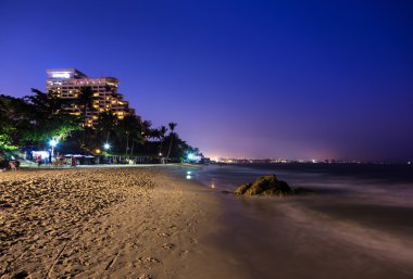 Alacakaranlık kumsalda Hua Hin