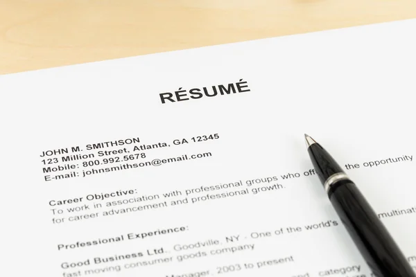 Resume with pen on table closeup — Stock Photo, Image