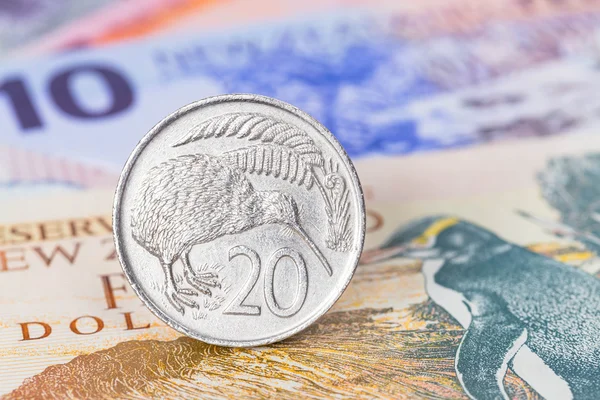 Nya Zeeland dollar pengar sedlar närbild med mynt — Stockfoto