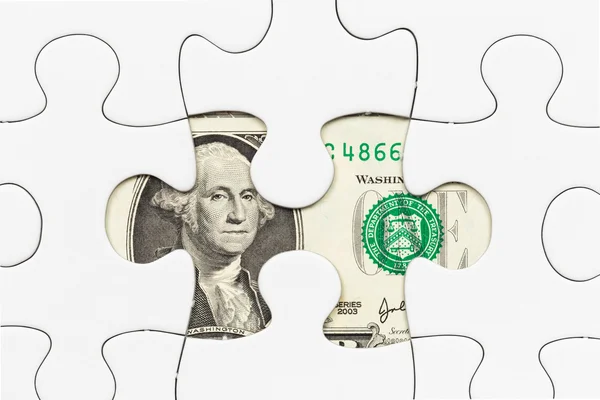 Bankbiljet van Amerikaanse dollar verborgen onder puzzel financieel concept — Stockfoto