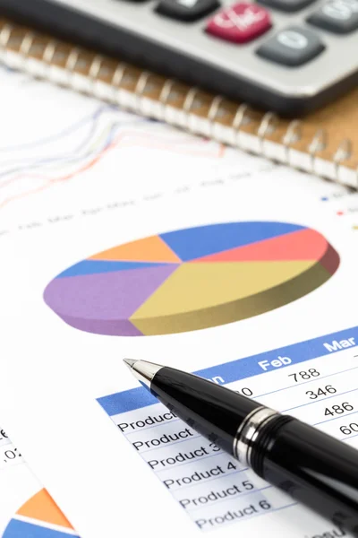 Marknadsföring rapport cirkeldiagram med diagram analys — Stockfoto