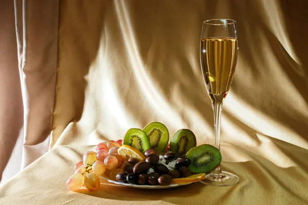 香槟和水果 — 图库照片