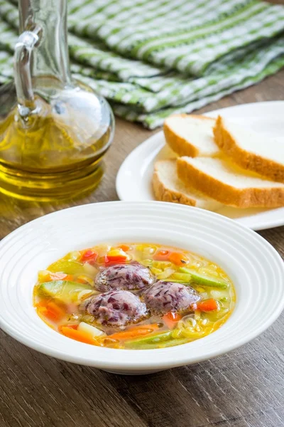 Sopa de verduras con albóndigas judías rojas haricot, summ vegetariano —  Fotos de Stock