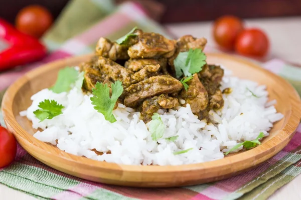 Guisado de porco, carne frita com arroz branco, prato saboroso — Fotografia de Stock