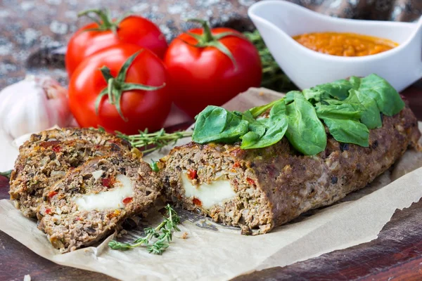 Meat roll, meatloaf, minced beef with vegetables, olives, mozzar — Stock Photo, Image