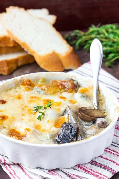 Mushrooms gratin with cream, cheese, French dish julienne — Stock Photo, Image