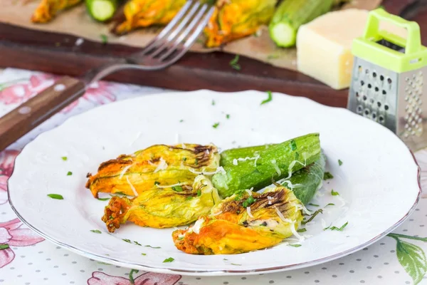 Fried zucchini flowers stuffed with cream cheese, ricotta, tasty — Stock Photo, Image