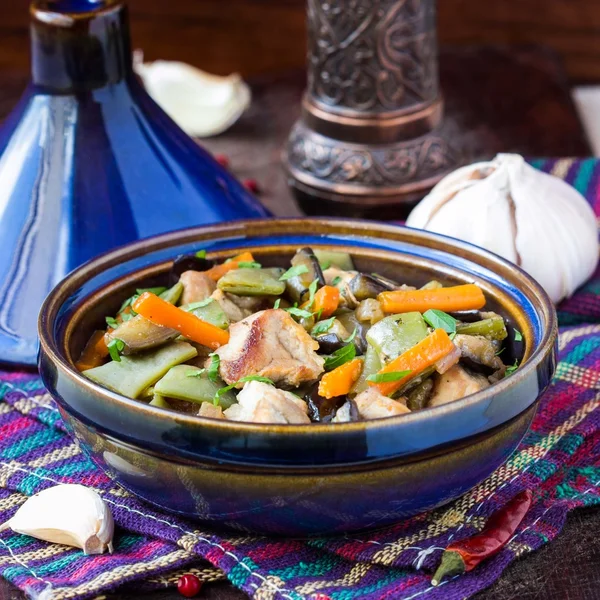 Oriental stew with meat, vegetables, green beans, carrot in tagi — Stock Image Oriental stew with meat, vegetables, green beans, carrot in tagi Stock Image