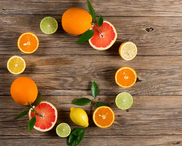 Round frame made of citrus fruits — Stock Photo, Image