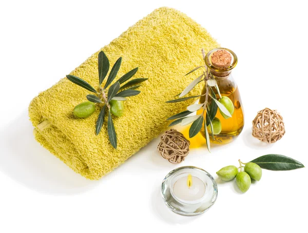 Artículos para baño y spa con aceitunas . — Foto de Stock