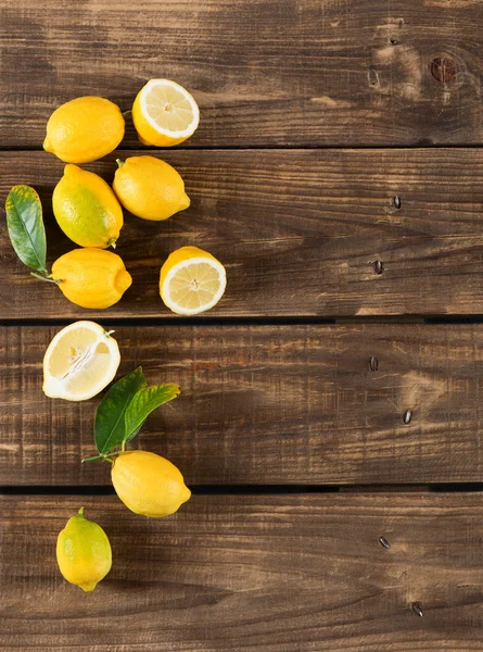 Limones amarillos jugosos —  Fotos de Stock