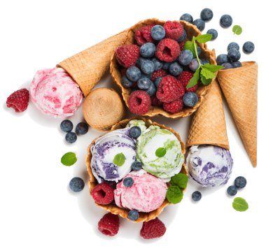 Farklı meyveler ve dondurma, atış yukarıdan.