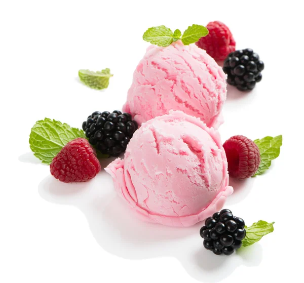 Ice cream with fresh blackberry and raspberry — Stock Photo, Image