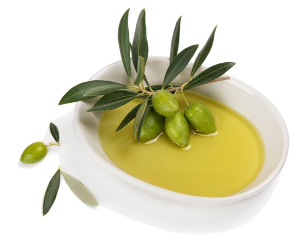 Гілка з оливками в оливковій олії — стокове фото