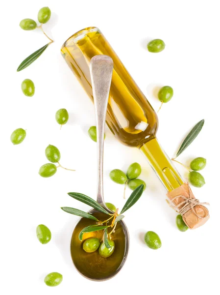 View from above of a olive oil in bottle, in a spoon and raw oli — Stock Photo, Image